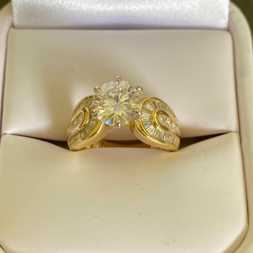 Ladies Gold wedding Ring with a 2 ct Moisonite solitaire, w/a little over 3/4 ct